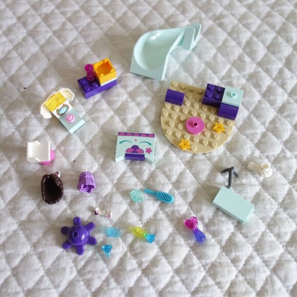 LEGO Dreamworks Gabby’s Dollhouse Gabby and MerCat’s Ship and Spa Building Set - Picture 3 of 3